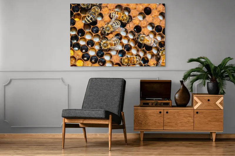 Tablou Canvas, "Albine lucrând în stupul lor", Albine, Fagure, Miere, Hexagoane, Nectar, Polen, Aripi, Muncă, 150 x 100 cm – poza 8