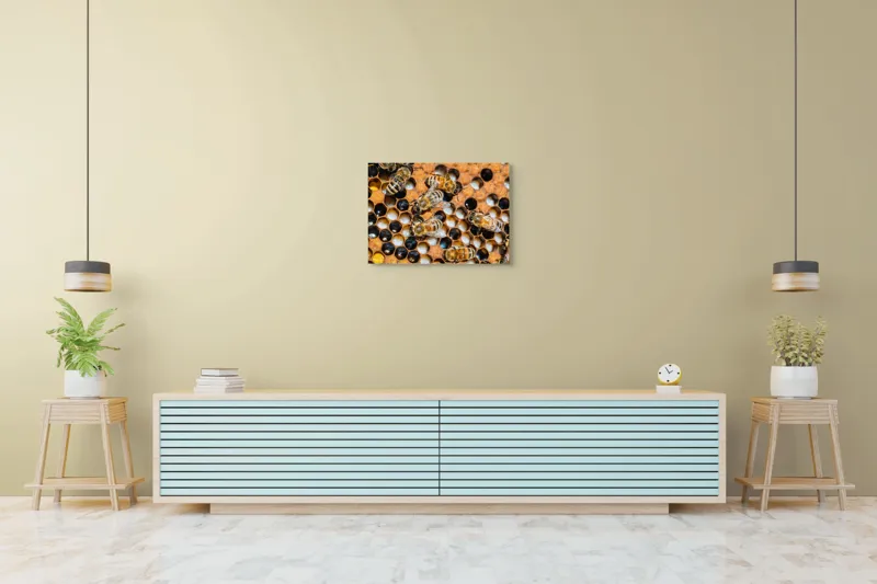 Tablou Canvas, "Albine lucrând în stupul lor", Albine, Fagure, Miere, Hexagoane, Nectar, Polen, Aripi, Muncă, 70 x 50 cm – poza 7