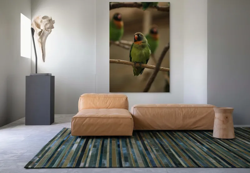 Tablou Canvas, "Papagal pe ramură liniștită", Verde, Papagal, Ramură, Contemplativ, Blândețe, Pene, Portocaliu, Natură, Frumusețe, Delicat., 100 x 150 cm – poza 7