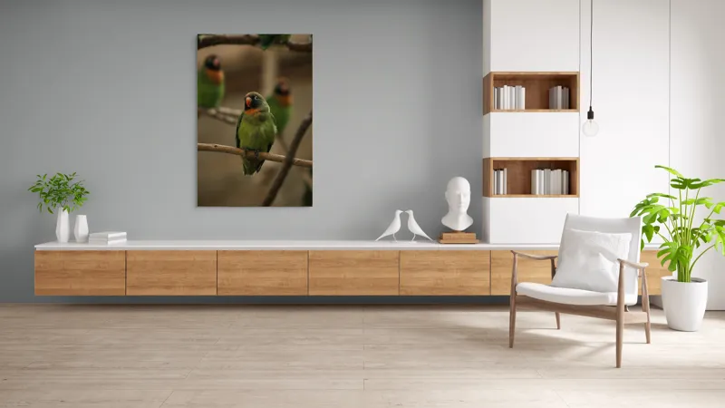 Tablou Canvas, "Papagal pe ramură liniștită", Verde, Papagal, Ramură, Contemplativ, Blândețe, Pene, Portocaliu, Natură, Frumusețe, Delicat., 100 x 150 cm – poza 8