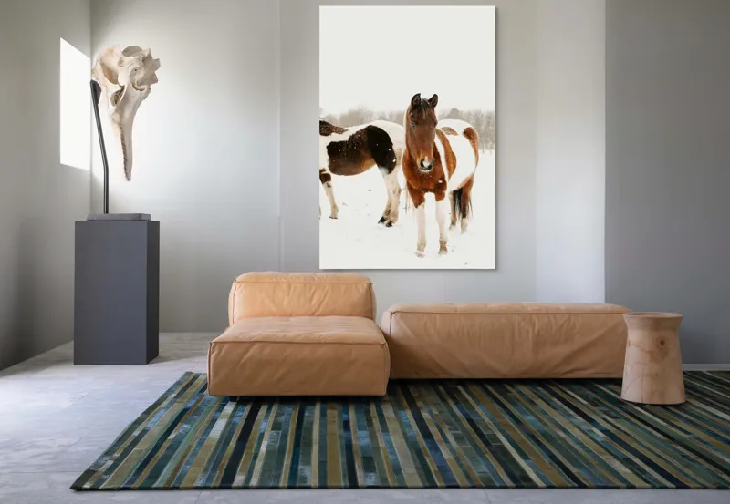 Tablou Canvas, "Cai în zăpadă pe câmp deschis", Cai, Zăpadă, Peisaj, Iarnă, Blană, Culoare, Natură, Frumusețe, 100 x 150 cm – poza 7