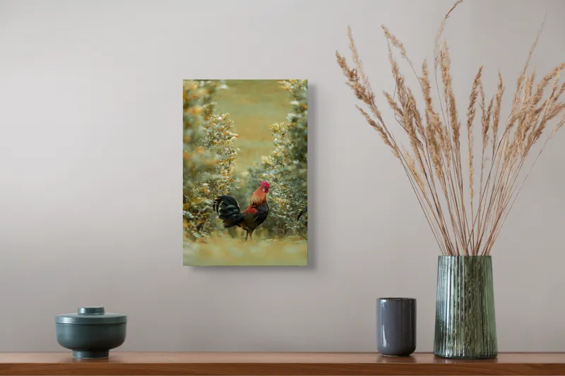 Tablou Canvas, "Cocoșul în grădina de toamnă aurie", Cocoș, Culori, Natură, Toamnă, Plante, Armonie, Calm, Strălucire, Serenitate, Echilibru, 26 x 39 cm – poza 5