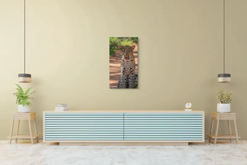 Tablou Canvas, "Leopard odihnindu-se pe potecă însorită", Leopard, Pistrui, Eleganță, Natură, Prădător, Adăpost, Blană, Putere, 50 x 90 cm – poza 6