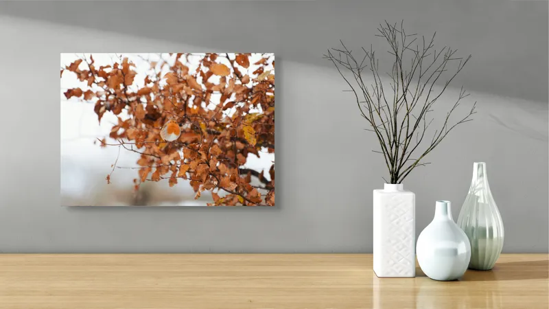Tablou Canvas, "Pitic zburdalnic printre frunze arămii", Toamnă, Frunze, Păsărele, Ramuri, Cer, Natură, Calm, Contrast., 54 x 39 cm – poza 3
