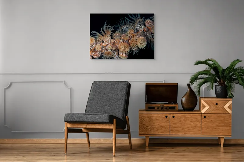 Tablou Canvas, "Coral exotic în adâncuri marine", Tentacule, Model, Subacvatic, Texturi, Contrast, Organism, Vibrant, Detaliu, Exotic, Misterios, 100 x 70 cm – poza 8