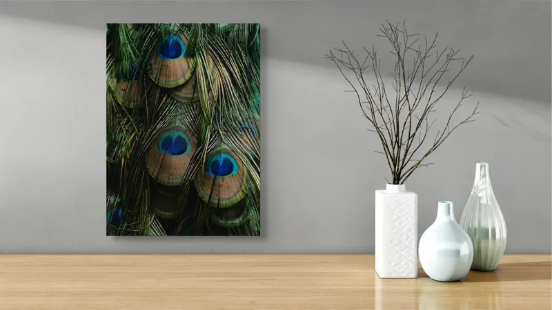 Tablou Canvas, "Ochiul păunului în dansul culorilor", Pene, Colorate, Modele, Detalii, Textura, Frumusete, Albastru, Verde, Natural, Elegant, 39 x 54 cm – poza 4