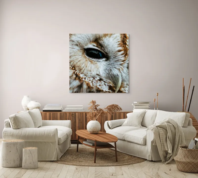 Tablou Canvas, "Privirea misterioasă a bufniței regale", Pene, Ochi, Cioc, Textură, Calm, Mister, Nătură., 100 x 100 cm – poza 3