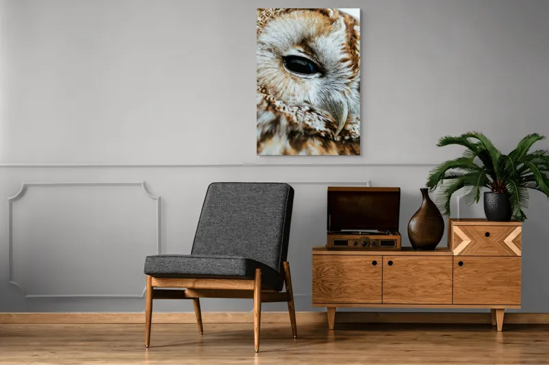 Tablou Canvas, "Privirea misterioasă a bufniței regale", Pene, Ochi, Cioc, Textură, Calm, Mister, Nătură., 70 x 100 cm – poza 6