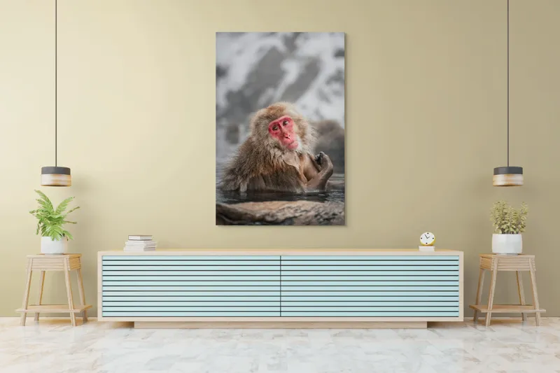 Tablou Canvas, "Macac japonez relaxându-se în apă termală", Blană, Zăpadă, Ape, Privire, Singurătate, 100 x 150 cm – poza 4