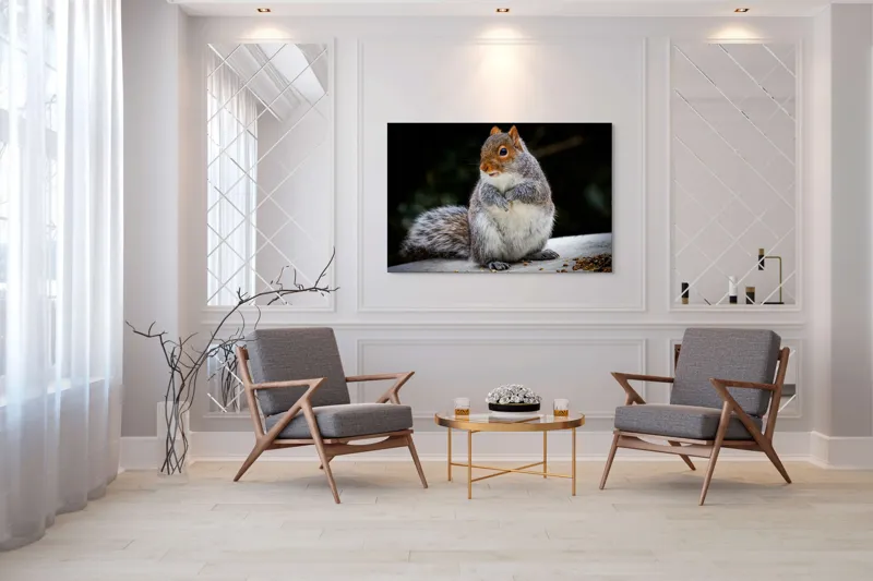 Tablou Canvas, "Veverița curioasă în grădină verde", Blănos, Drăgălaș, Veveriță, Gri, Poziționat, Observator, Butoiaș, Mâncare, 150 x 100 cm – poza 7