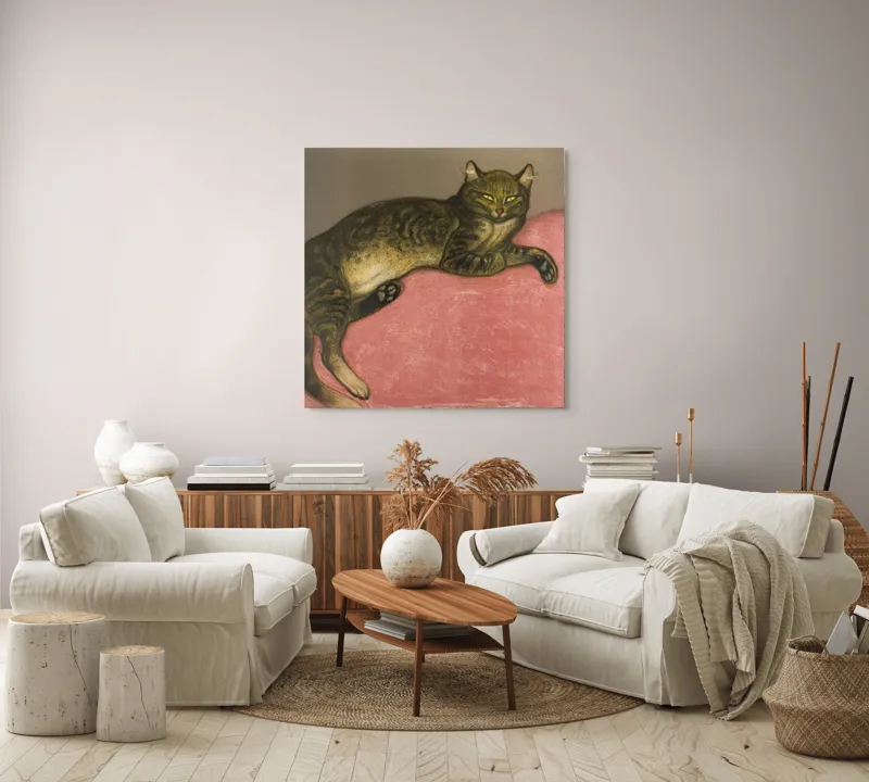 Tablou Canvas, "Pisica torcând pe perna roz", Pisică, Relaxare, Culoare, Textură, Blană, Privire, Odihnă, Canapea, Calm, Detalii, 100 x 100 cm – poza 3