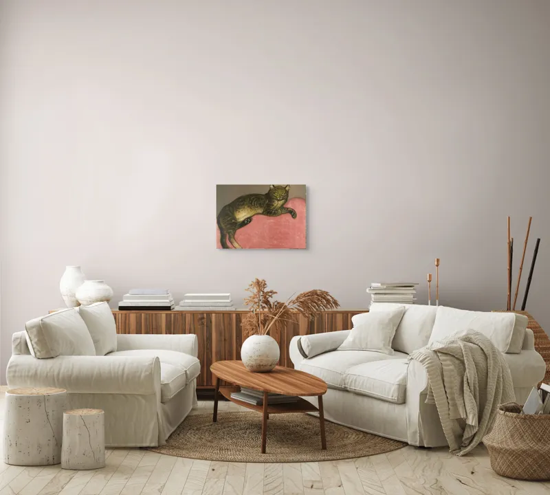 Tablou Canvas, "Pisica torcând pe perna roz", Pisică, Relaxare, Culoare, Textură, Blană, Privire, Odihnă, Canapea, Calm, Detalii, 54 x 39 cm – poza 5