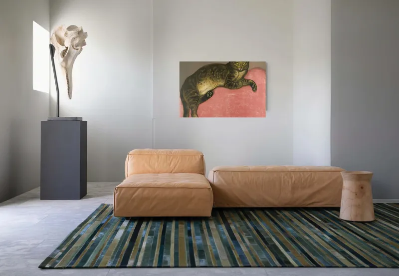 Tablou Canvas, "Pisica torcând pe perna roz", Pisică, Relaxare, Culoare, Textură, Blană, Privire, Odihnă, Canapea, Calm, Detalii, 90 x 50 cm – poza 8