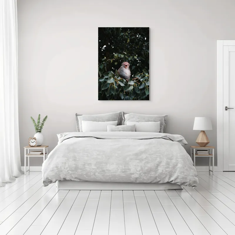 Tablou Canvas, "Maimuță veselă printre frunze verzi", Maimuță, Frunze, Copac, Natură, Râs, Ramură, Verde, Sălbăticie, 70 x 100 cm – poza 3