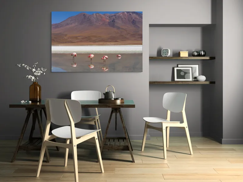 Tablou Canvas, "Flamingo roz într-un peisaj montan", Flamingo, Lac, Munți, Reflecție, Cer, Peisaj, Serenitate, Natură, 150 x 100 cm – poza 5