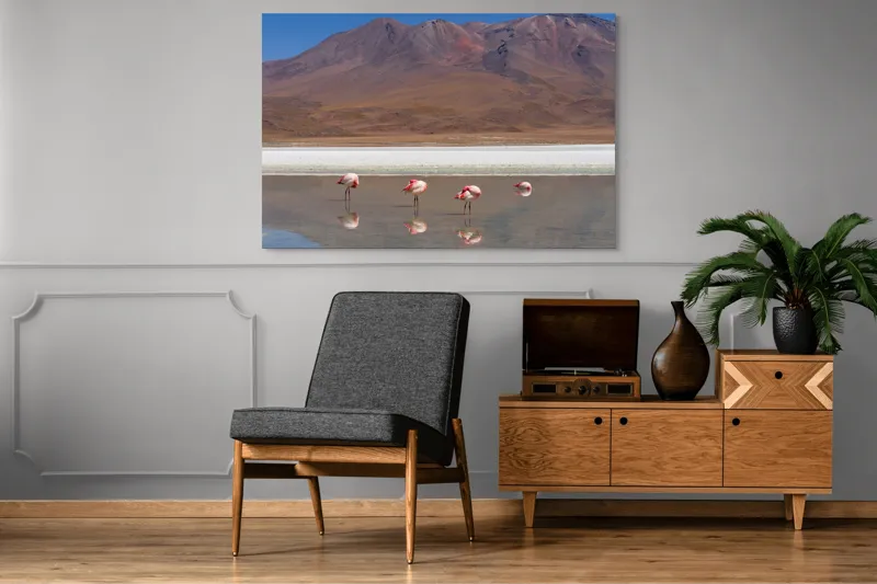 Tablou Canvas, "Flamingo roz într-un peisaj montan", Flamingo, Lac, Munți, Reflecție, Cer, Peisaj, Serenitate, Natură, 150 x 100 cm – poza 8