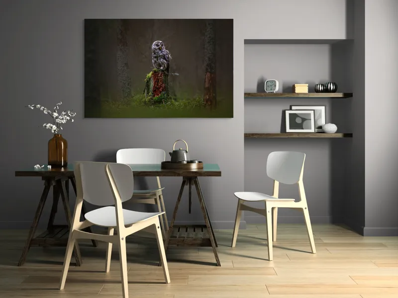 Tablou Canvas, "Bufniță solitară în pădurea înnegurată", Bufniță, Noapte, Pădure, Trunchi, Muschi, Mister, Calm, Natură, Umbre, 150 x 100 cm – poza 5