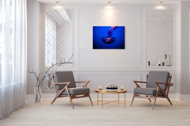 Tablou Canvas, "Meduza dansând în albastrul oceanului", Meduză, Lumină, Albastru, Frumusețe, Ocean, Grație, Mister, Eleganță, Tentacule, Natură., 100 x 70 cm – poza 5