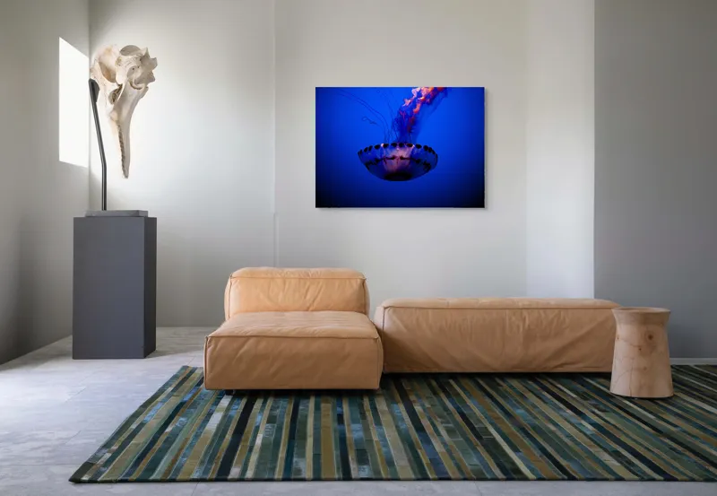Tablou Canvas, "Meduza dansând în albastrul oceanului", Meduză, Lumină, Albastru, Frumusețe, Ocean, Grație, Mister, Eleganță, Tentacule, Natură., 100 x 70 cm – poza 7