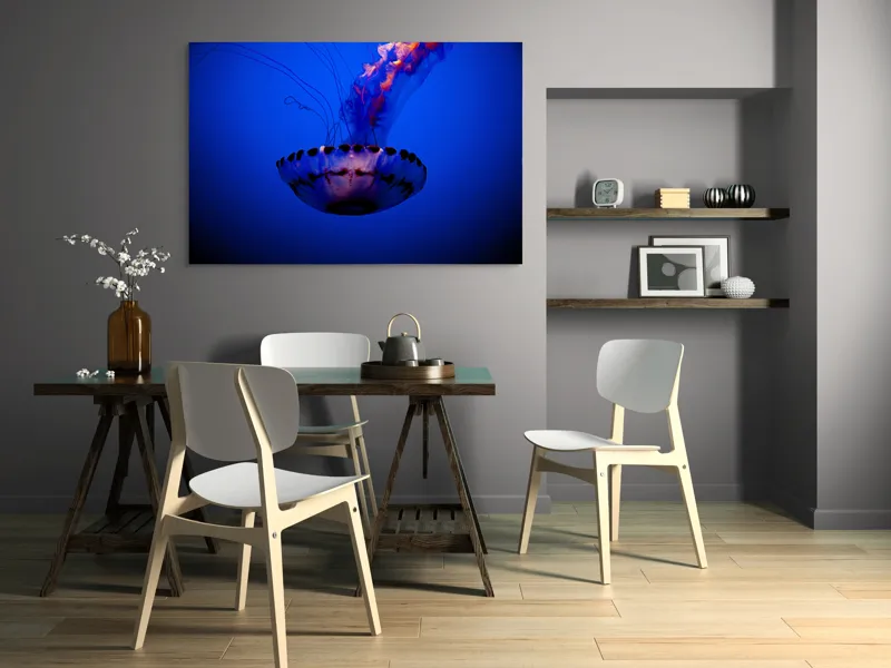 Tablou Canvas, "Meduza dansând în albastrul oceanului", Meduză, Lumină, Albastru, Frumusețe, Ocean, Grație, Mister, Eleganță, Tentacule, Natură., 150 x 100 cm – poza 5