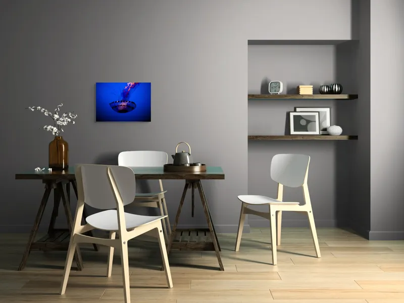 Tablou Canvas, "Meduza dansând în albastrul oceanului", Meduză, Lumină, Albastru, Frumusețe, Ocean, Grație, Mister, Eleganță, Tentacule, Natură., 54 x 39 cm – poza 6
