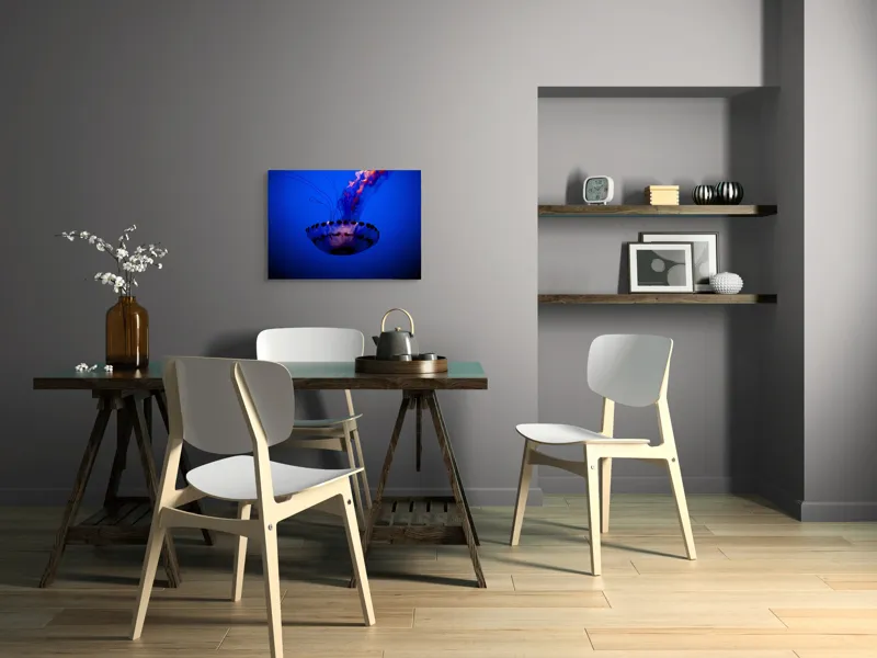 Tablou Canvas, "Meduza dansând în albastrul oceanului", Meduză, Lumină, Albastru, Frumusețe, Ocean, Grație, Mister, Eleganță, Tentacule, Natură., 70 x 50 cm – poza 5