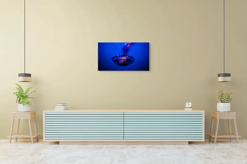 Tablou Canvas, "Meduza dansând în albastrul oceanului", Meduză, Lumină, Albastru, Frumusețe, Ocean, Grație, Mister, Eleganță, Tentacule, Natură., 90 x 50 cm – poza 5