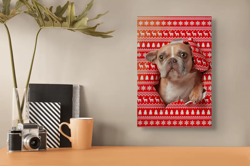 Tablou Canvas Bulldog surpriză de Crăciun, Câine Adorabil, 26 x 39 cm – poza 3