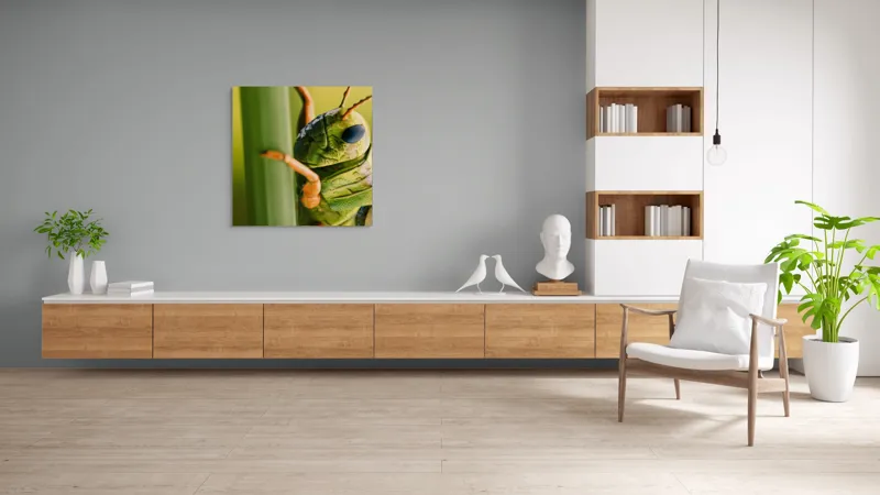 Tablou Canvas, "Lăcusta în prim-plan verde vibrant", Verde, Insectă, Ochii Mari, Antene, Frunză, Textură, Natură, Detaliu., 100 x 100 cm – poza 8