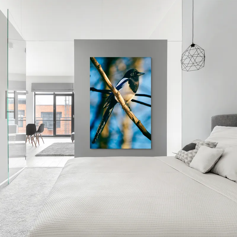 Tablou Canvas, "Coțofana în lumina dimineții de toamnă", Pasăre, Cracă, Cer, Pene, Natură, Contrast, Lumină, Frumusețe, Eleganță, Verticalitate, 100 x 150 cm – poza 5