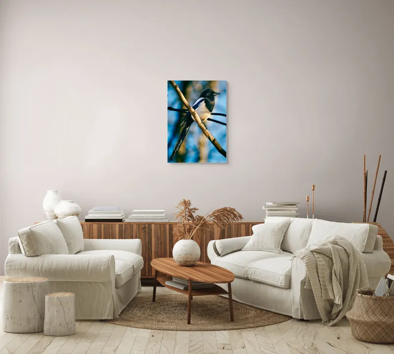 Tablou Canvas, "Coțofana în lumina dimineții de toamnă", Pasăre, Cracă, Cer, Pene, Natură, Contrast, Lumină, Frumusețe, Eleganță, Verticalitate, 50 x 70 cm – poza 4