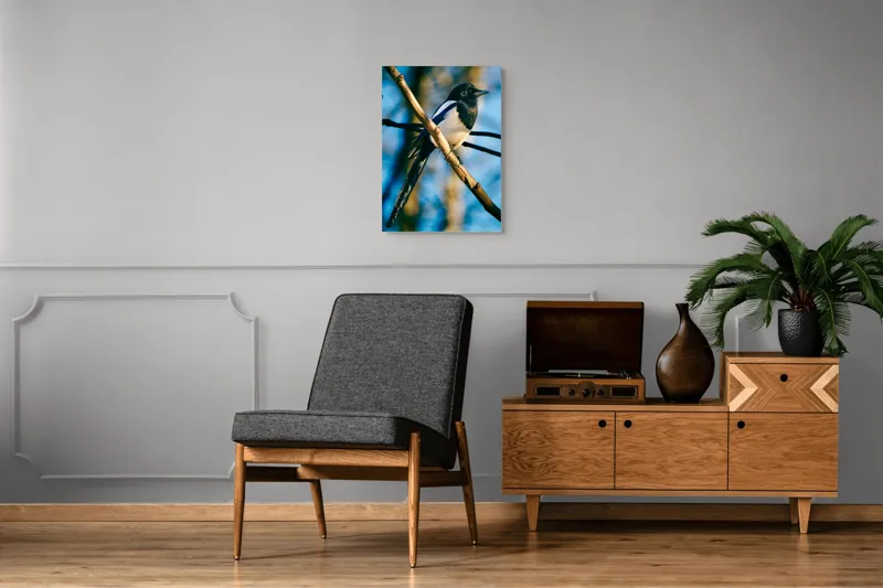 Tablou Canvas, "Coțofana în lumina dimineții de toamnă", Pasăre, Cracă, Cer, Pene, Natură, Contrast, Lumină, Frumusețe, Eleganță, Verticalitate, 50 x 70 cm – poza 8