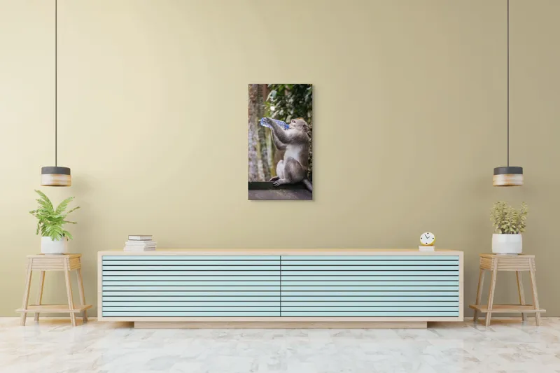 Tablou Canvas, "Maimuța însetată și apa vieții", Maimuță, Apă, Copaci, Frunze, Natură, Pauză, Curiozitate, 50 x 90 cm – poza 6
