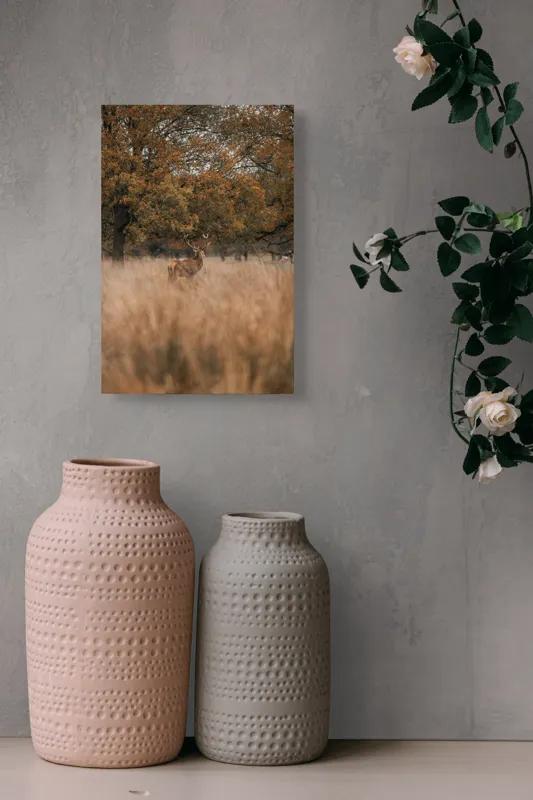 Tablou Canvas, "Cerbul în pădurea de toamnă", Cerb, Pădure, Iarbă, Toamnă, Copaci, Frunze, Natură, Calm, Rustic, 26 x 39 cm – poza 6