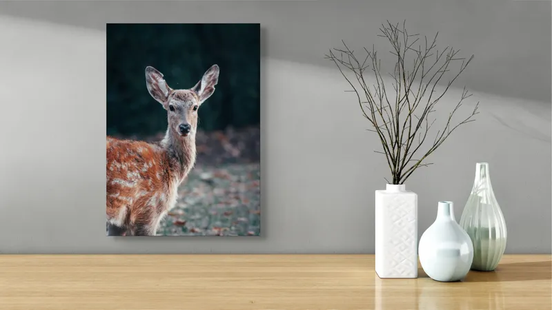 Tablou Canvas, "Văzut în pădurea adâncă de toamnă", Nu pot identifica cine este în imagine, dar îți pot spune că acesta este un pui de cerb., 39 x 54 cm – poza 4
