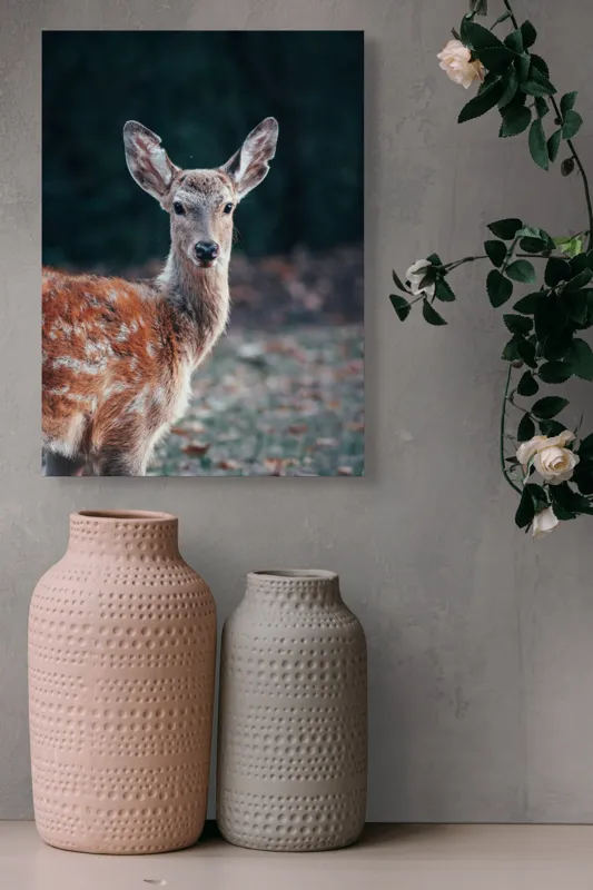 Tablou Canvas, "Văzut în pădurea adâncă de toamnă", Nu pot identifica cine este în imagine, dar îți pot spune că acesta este un pui de cerb., 39 x 54 cm – poza 6