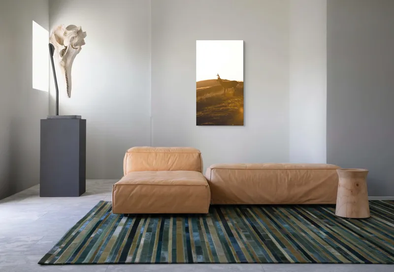 Tablou Canvas, "Cerbul în lumina apusului blând", Siluetă, Cerb, Amurg, Peisaj, Coline, Aur, Soare, Natură, 50 x 90 cm – poza 5