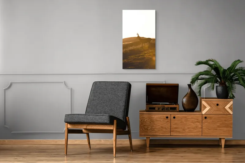 Tablou Canvas, "Cerbul în lumina apusului blând", Siluetă, Cerb, Amurg, Peisaj, Coline, Aur, Soare, Natură, 50 x 90 cm – poza 8