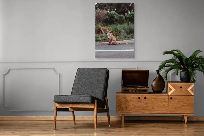 Tablou Canvas, "Vulpea la marginea drumului pădurii", Vulpe, Drum, Natura, Vegetatie, Cer, Blana, Coada, 70 x 100 cm – poza 6