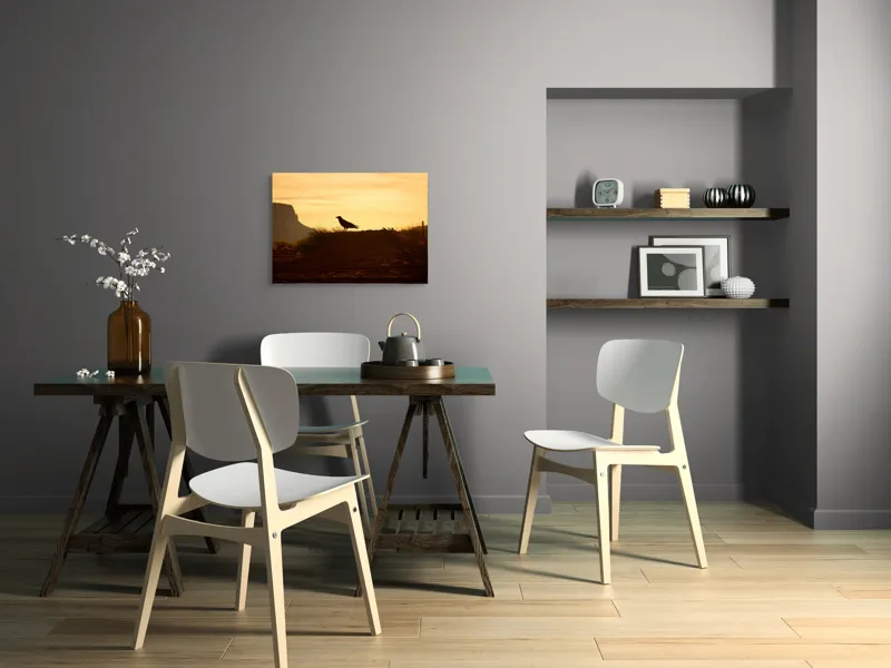 Tablou Canvas, "Corbul la apus în deșertul roșu", Corb, Siluetă, Apus, Peisaj, Deșert, Munți, Cer, Lumină, Umbre, Natură., 70 x 50 cm – poza 5