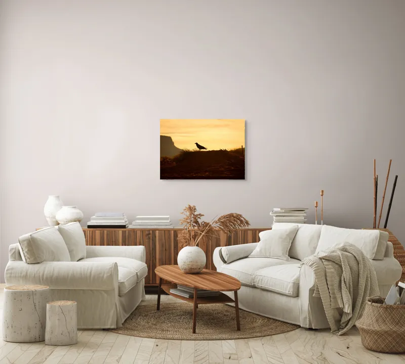Tablou Canvas, "Corbul la apus în deșertul roșu", Corb, Siluetă, Apus, Peisaj, Deșert, Munți, Cer, Lumină, Umbre, Natură., 70 x 50 cm – poza 6