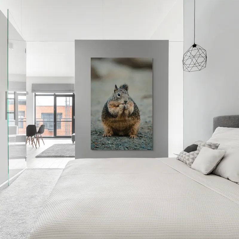 Tablou Canvas, "Veverița savurând o gustare gustoasă", 100 x 150 cm – poza 5