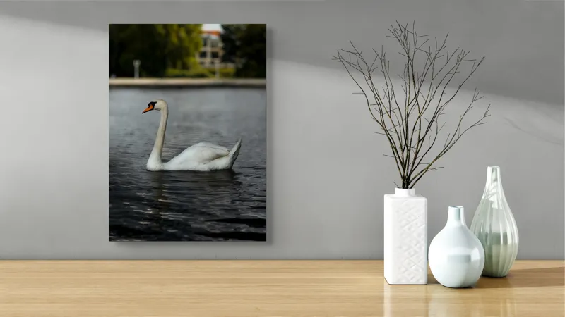 Tablou Canvas, "Grația lebedei pe lacul liniștit", Lebădă, Apă, Grație, Eleganță, Natură, Reflecție, Serenitate, Plumaj, Contrast, Peisaj., 39 x 54 cm – poza 4