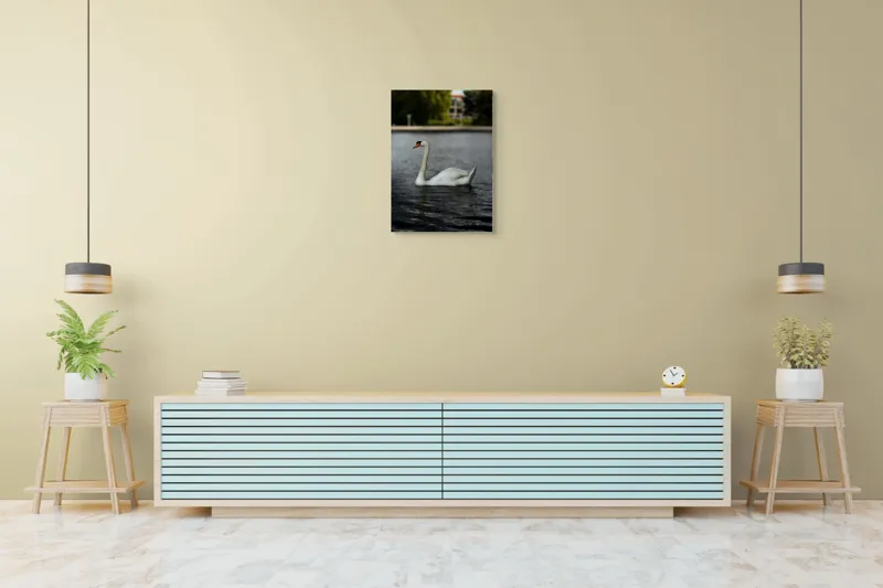 Tablou Canvas, "Grația lebedei pe lacul liniștit", Lebădă, Apă, Grație, Eleganță, Natură, Reflecție, Serenitate, Plumaj, Contrast, Peisaj., 50 x 70 cm – poza 6