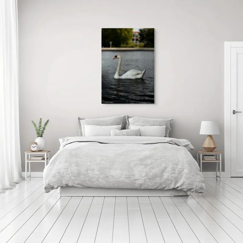 Tablou Canvas, "Grația lebedei pe lacul liniștit", Lebădă, Apă, Grație, Eleganță, Natură, Reflecție, Serenitate, Plumaj, Contrast, Peisaj., 70 x 100 cm – poza 3