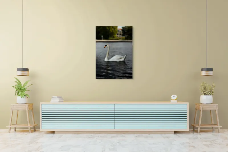 Tablou Canvas, "Grația lebedei pe lacul liniștit", Lebădă, Apă, Grație, Eleganță, Natură, Reflecție, Serenitate, Plumaj, Contrast, Peisaj., 70 x 100 cm – poza 5