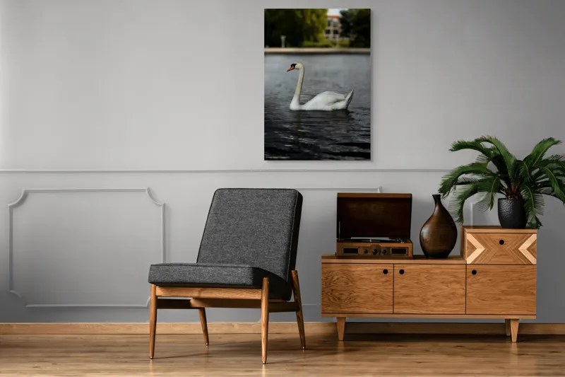 Tablou Canvas, "Grația lebedei pe lacul liniștit", Lebădă, Apă, Grație, Eleganță, Natură, Reflecție, Serenitate, Plumaj, Contrast, Peisaj., 70 x 100 cm – poza 6