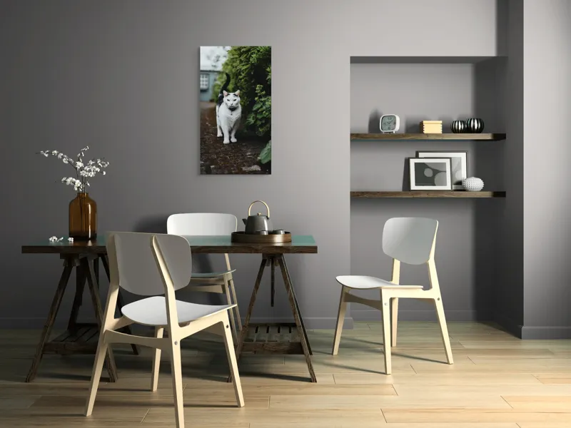 Tablou Canvas, "Pisica printre tufișuri verzi", Pisică, Curioasă, Blană, Alb-Negru, Ochi, Alertă, Alee, Plante, Verde, Fundal, Ușor, Estompat, Mediu, Natural, Calm, Frumusețe, Felin, Poftă-De-Aventură, 50 x 90 cm – poza 4