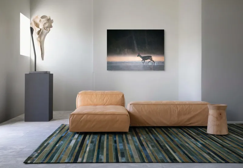 Tablou Canvas, "Căprioară traversând lacul dimineața", Cerb, Apă, Ceață, Pădure, Lumină, Reflexie, Atmosferic, Natură, 100 x 70 cm – poza 7
