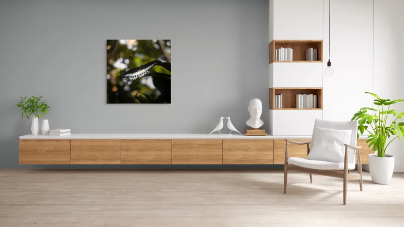 Tablou Canvas, "Fluture în lumina naturii tropicale", Fluture, Fragil, Zbor, Natură, Umbre, Lumină, Aripi, Frumusețe, 100 x 100 cm – poza 8